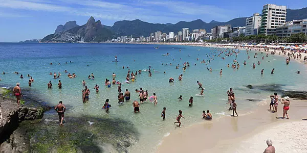 Clássico Beach Club chega à praia de Ipanema - Orla Rio