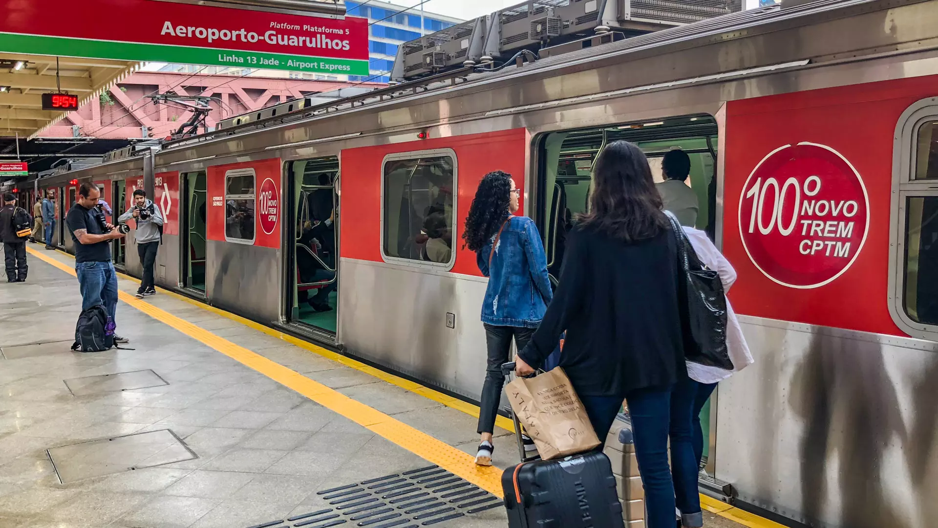 How to get to Estação Brás (CPTM) by Bus, Metro or Train?