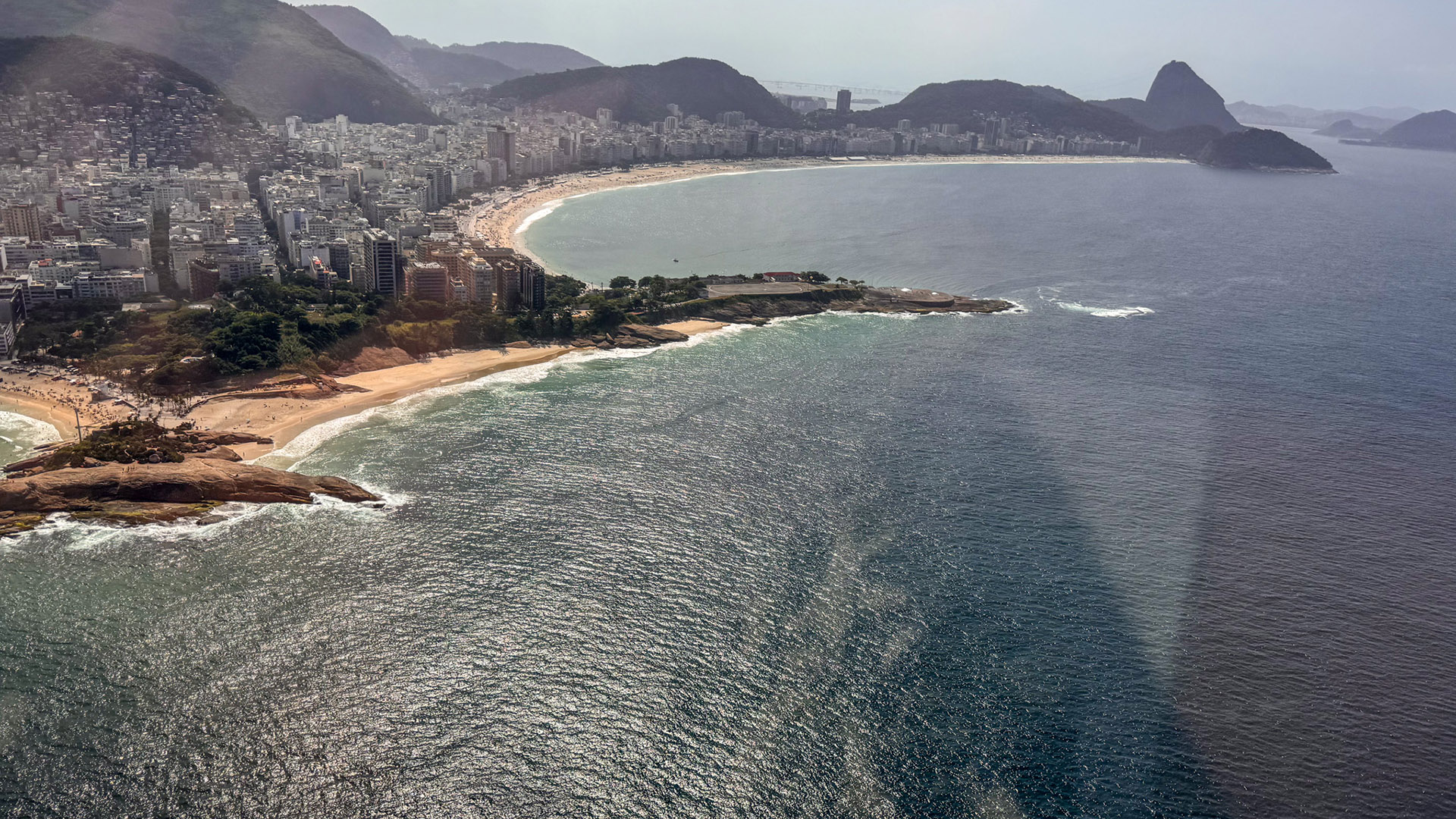 Passeio de helicóptero no Rio: Praia do Diabo e Copacabana