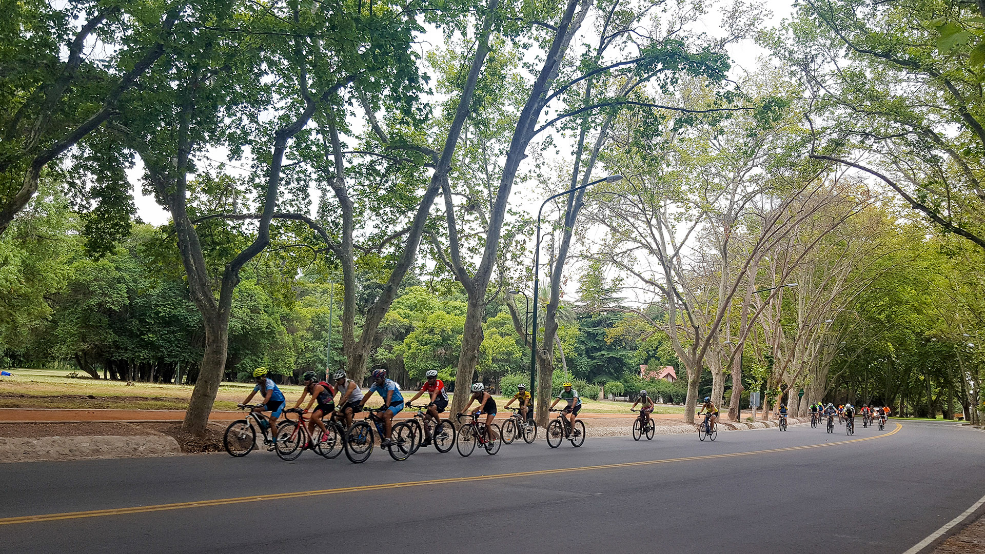 Ciclistas no Parque San Martín Mendoza